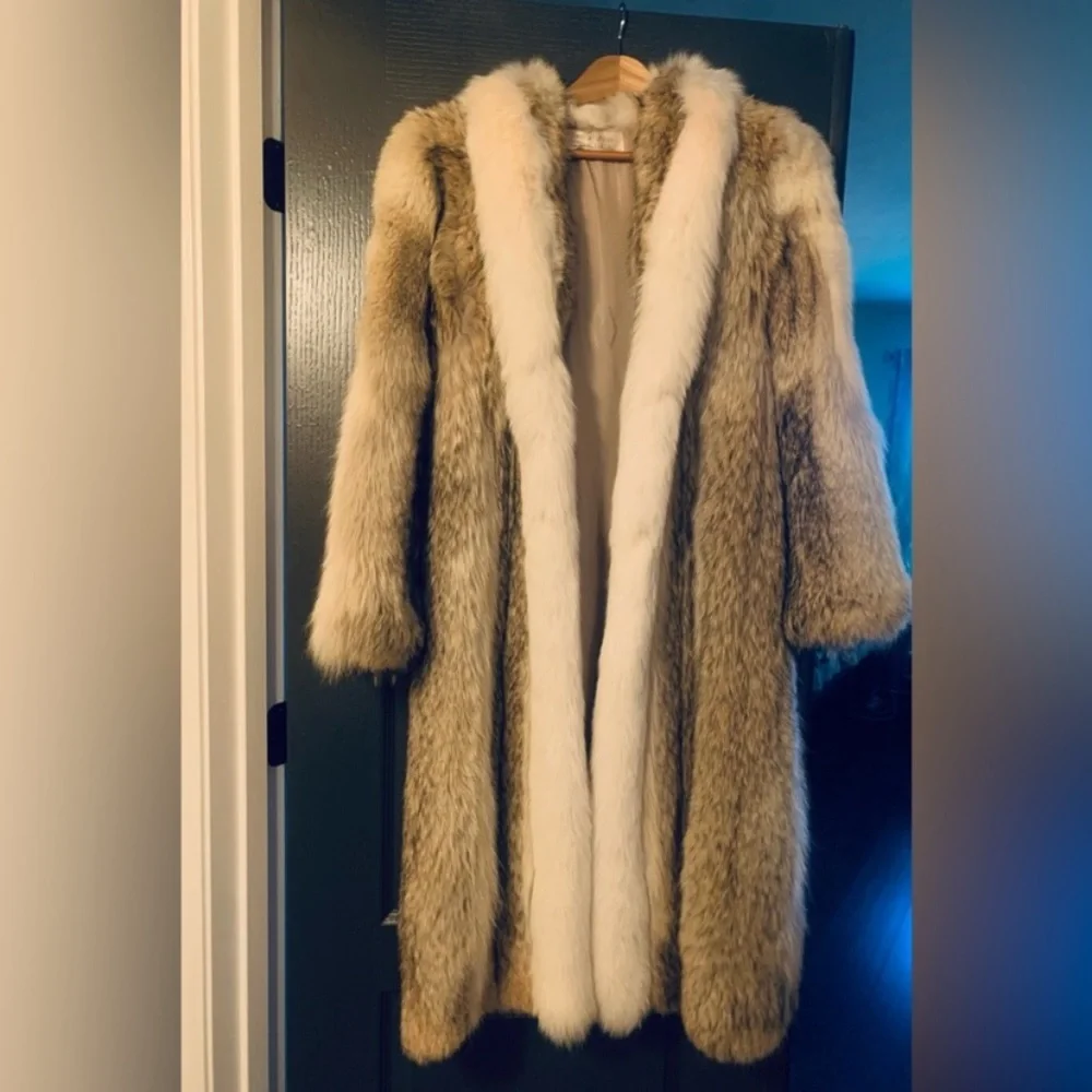 Luxurious Fur full length Coat - Picture 8 of 12